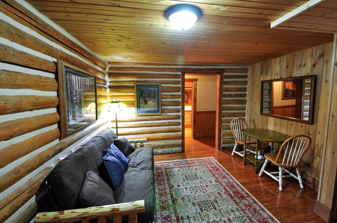 Glacier Homestead Coram Exterior photo