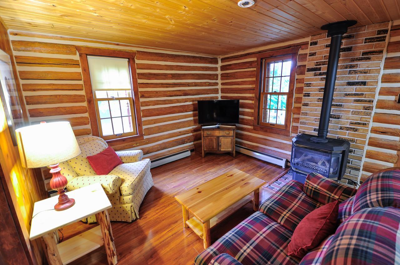 Glacier Homestead Coram Exterior photo