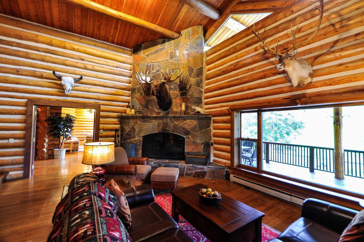 Glacier Homestead Coram Exterior photo